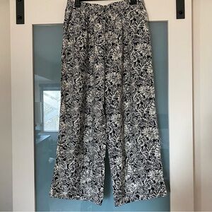 Sigrid Olsen Black and Cream Leaf Print Pants. Size L
